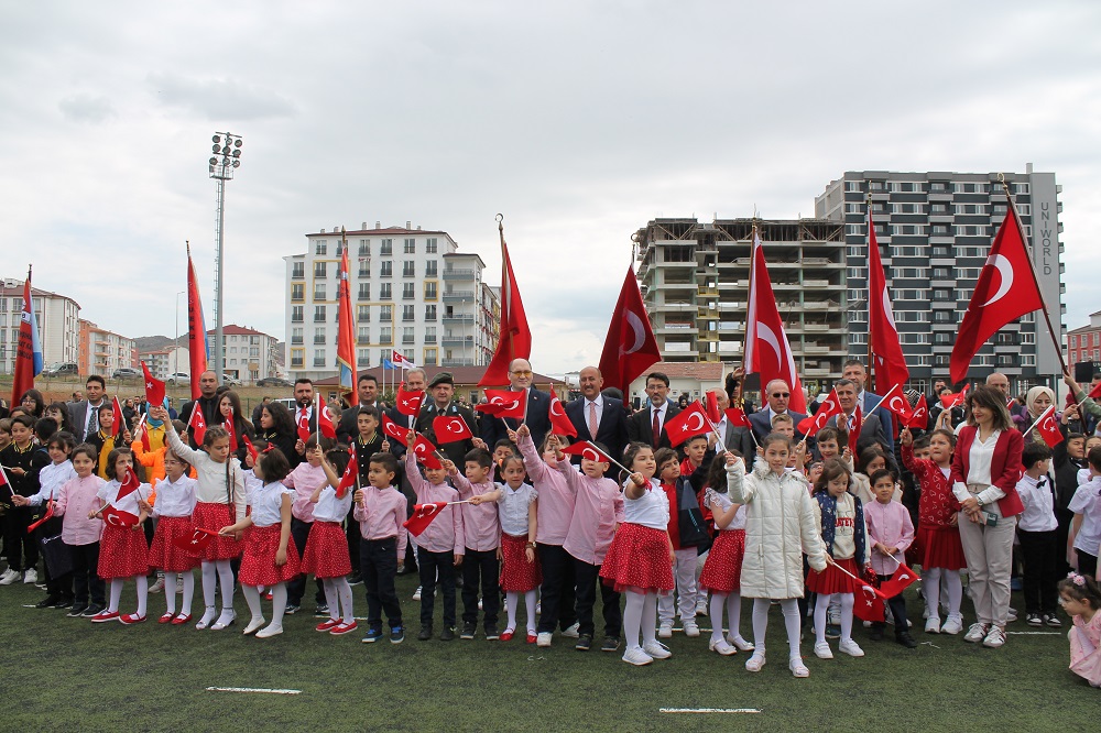 TBMM açılışının ve 23 Ulusal Egemenlik ve Çocuk Bayramının 103.Yıldönümü  törenlerle kutlandı.