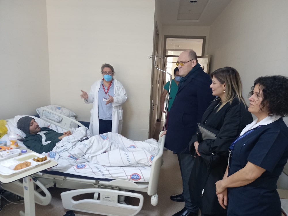 Afetzedeler hastanede ziyaret edildi.